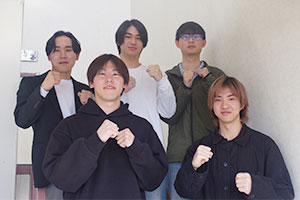 同期みんなでヒカキンポーズをしている写真